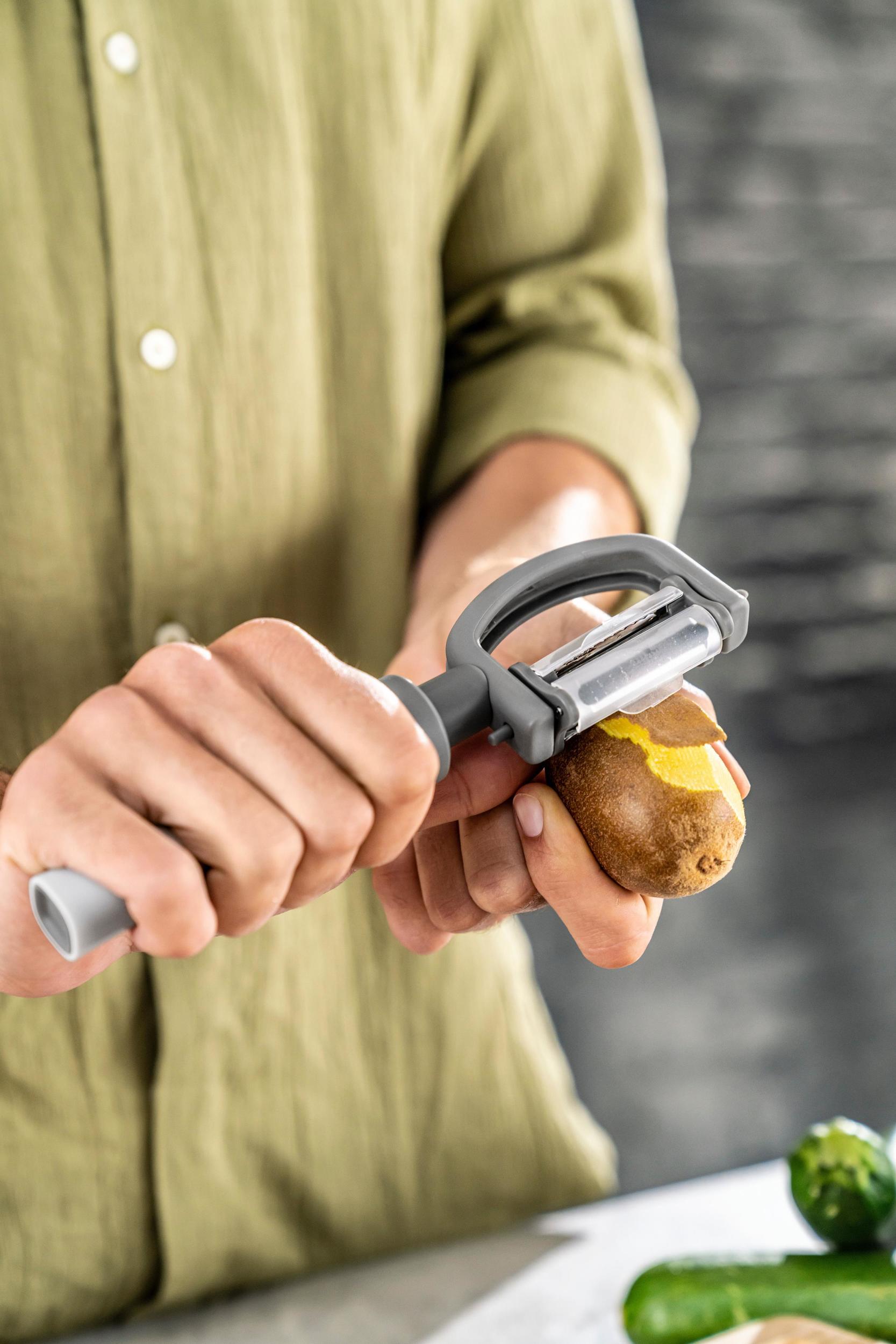 https://3fa-media.com/zwilling/zwilling-z-cut-peeler-5-in-1__129833_b5ab637-s2500x2500.jpg