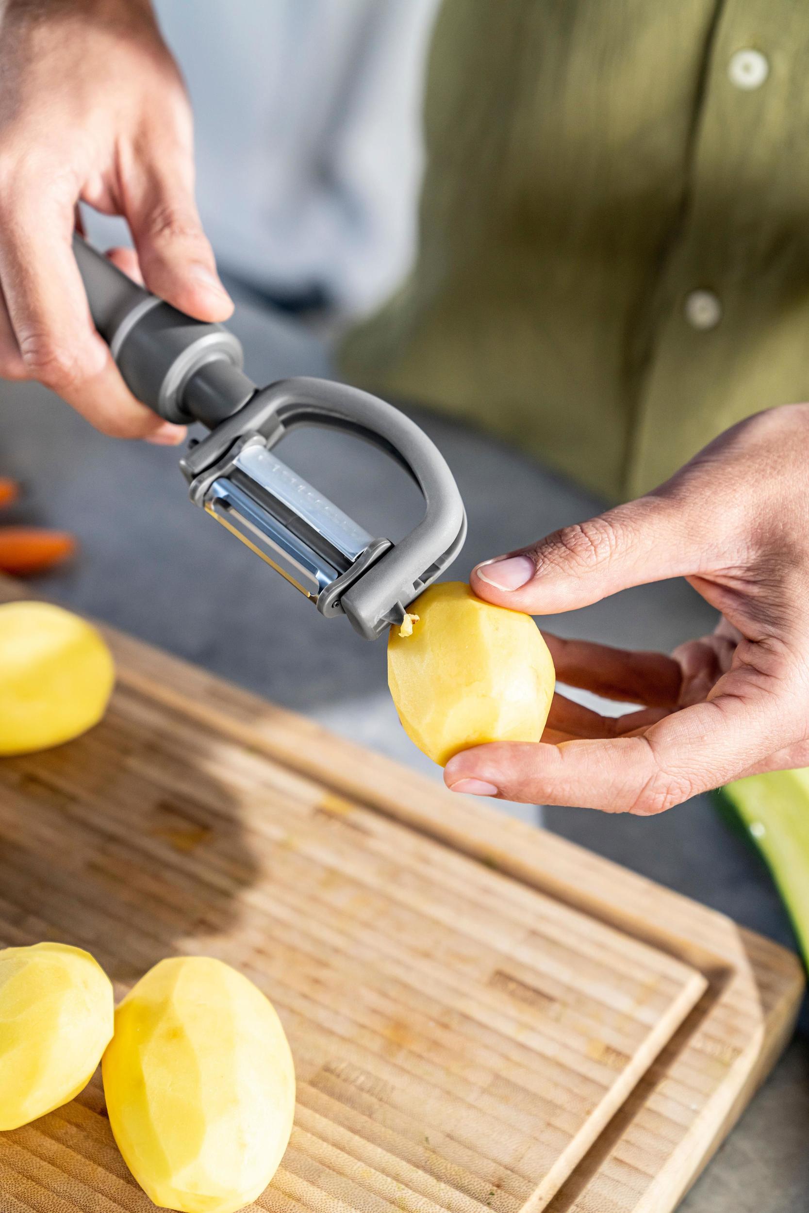 https://3fa-media.com/zwilling/zwilling-z-cut-peeler-5-in-1__129833_cb7b637-s2500x2500.jpg