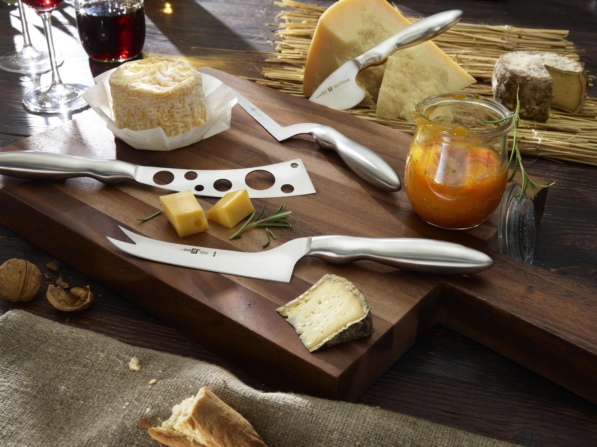 https://3fa-media.com/zwilling/zwilling-zwilling-collection-soft-cheese-knife-13-cm__129934_13133df-s2500x2500.jpg