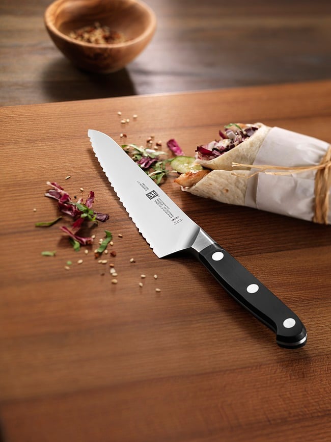 Zwilling Pro Kuharski Nož nazubljeni kompaktni 14 cm